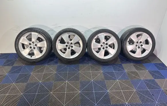 Toyota Prius (XW30) R17 alloy rim