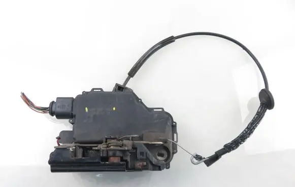 Volkswagen PASSAT B5 Front door lock 3B1837015A