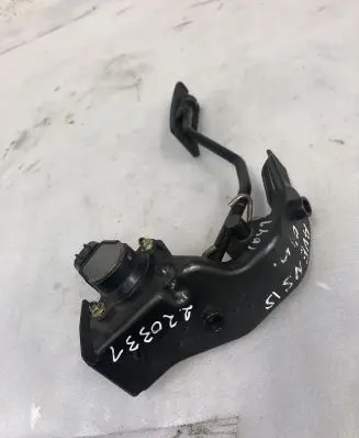Toyota Avensis T250 Accelerator throttle pedal 7811135030