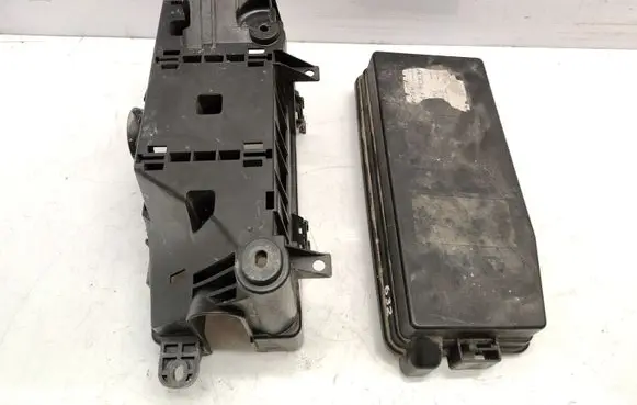 Chevrolet Captiva Fuse box set 96821095