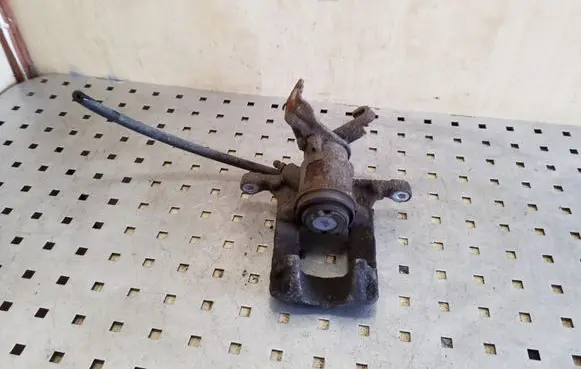 Opel Zafira C Rear brake caliper