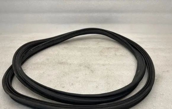 Audi A8 S8 D3 4E Trunk rubber seal (body) 4E0827705D