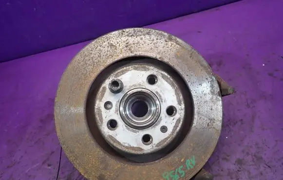 Skoda Octavia Mk2 (1Z) Front wheel hub spindle knuckle