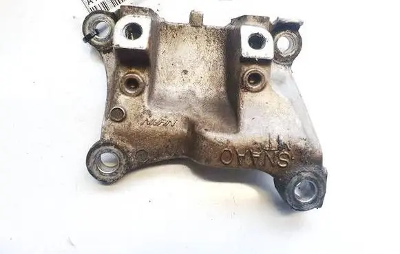 Honda Civic Engine mounting bracket 
