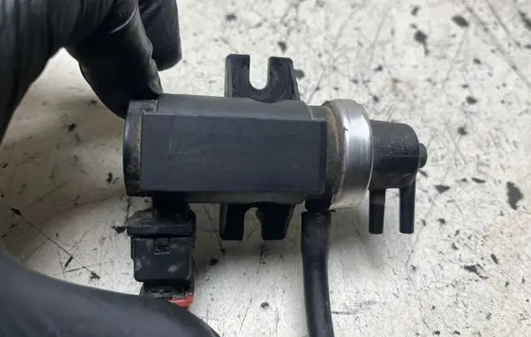 Nissan X-Trail T30 Turbo solenoid valve 14956AW401