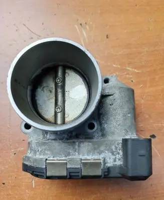 Audi A4 S4 B5 8D Throttle body valve 