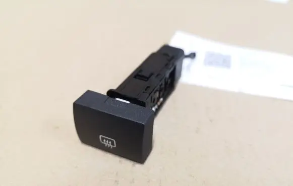 KIA Sorento Windscreen/window heater switch 621W05010 202002962