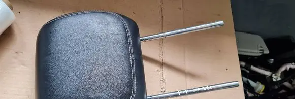 Chrysler Pacifica Front seat headrest 