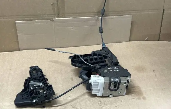 Mercedes-Benz GL X164 Rear door lock 1697303535
