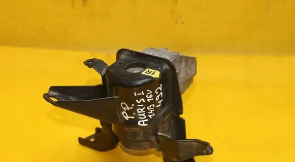 Toyota Auris 150 Engine mount bracket