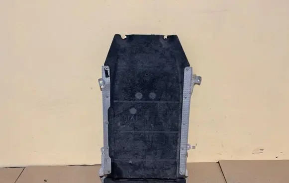 BMW M3 e92 Center/middle under tray cover 7898849