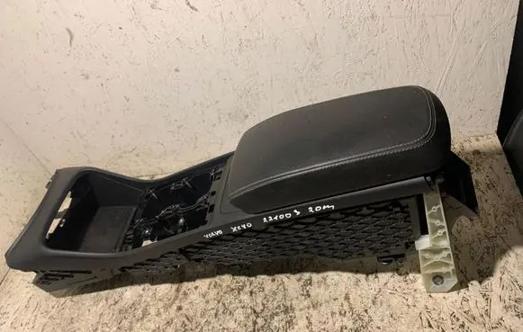 Volvo XC40 Center console