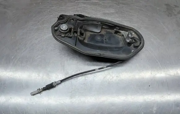 BMW 6 E63 E64 Front door coupe exterior handle/bracket 7075158 7008888