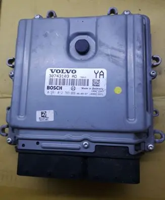 Volvo V70 Engine control unit/module 30743103