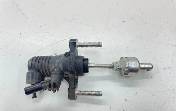 Toyota RAV 4 (XA30) Clutch master cylinder
