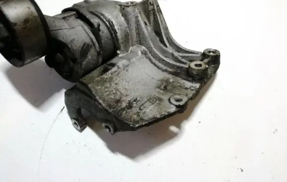 KIA Sorento Engine mounting bracket