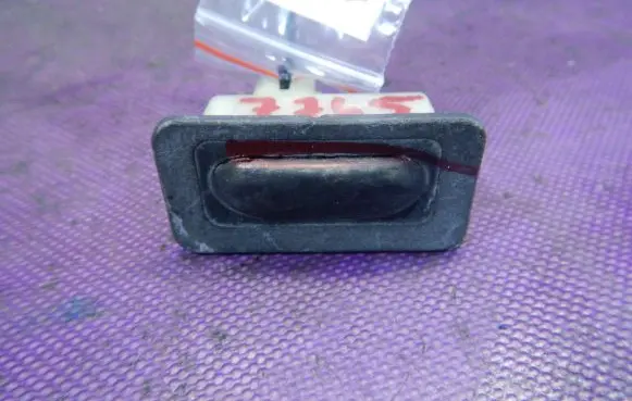 Renault Scenic I Tailgate/boot open switch button 8200000900