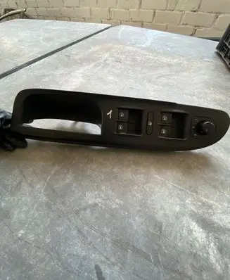 Volkswagen PASSAT B6 Front door window switch trim 3C1867171B