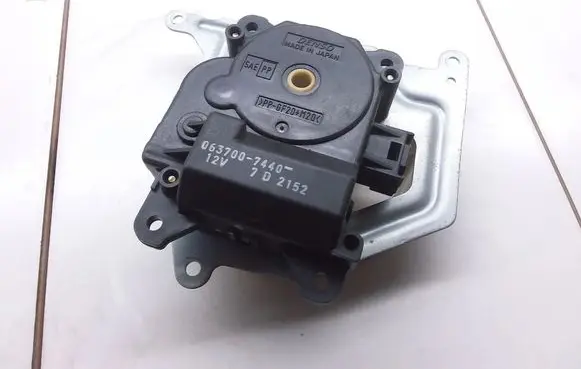 Toyota Corolla Verso E121 Air flap motor/actuator 0637007440