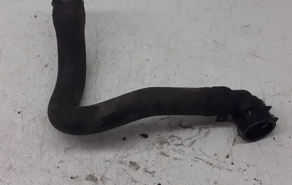 Volkswagen Touran II Engine coolant pipe/hose