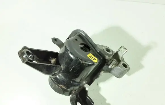 Toyota Avensis T270 Engine mount bracket