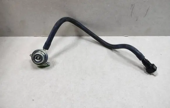 Toyota Yaris Fuel injector supply line/pipe 239060J030