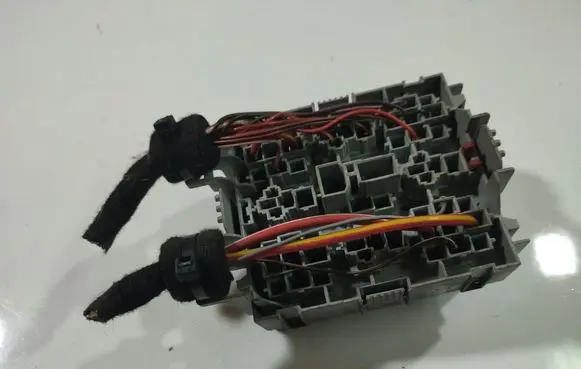 Volkswagen Touareg I Fuse box set 7L0937503A