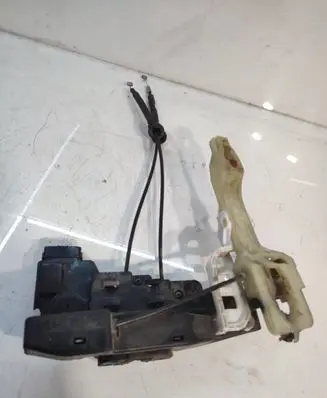 KIA Carens II Front door lock