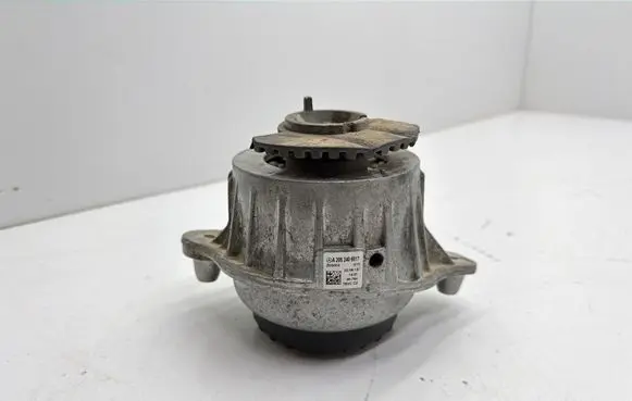 Mercedes-Benz C W205 Engine mount bracket A2052406617