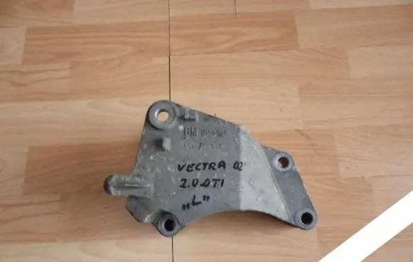Opel Vectra C Engine mounting bracket