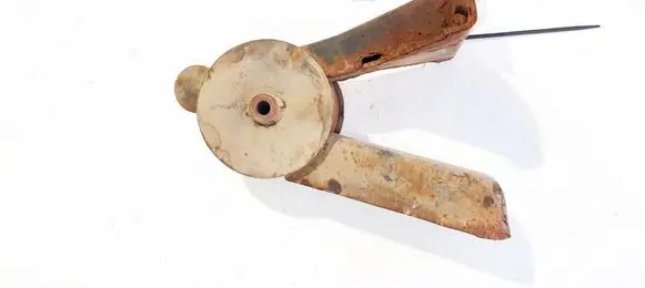 Suzuki Swift I Engine mount bracket