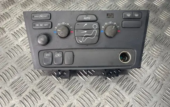 Volvo V70 Climate control unit 7923