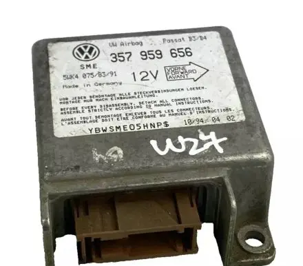 Volkswagen PASSAT B4 Airbag control unit/module 357959656