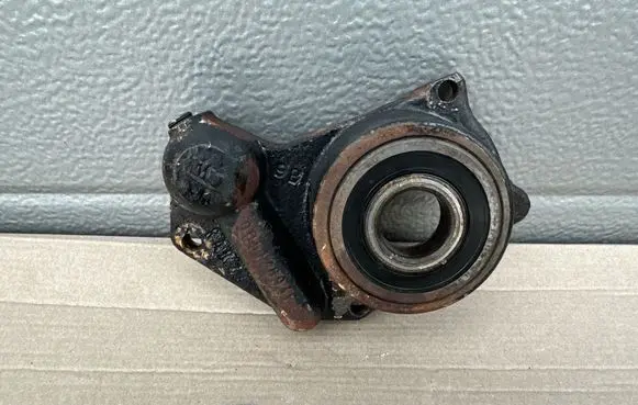 Jeep Cherokee XJ Vacuum pump 90517694F