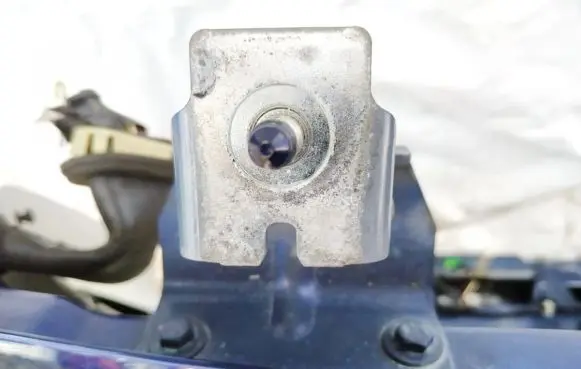 Peugeot 307 Tailgate/trunk/boot hinge