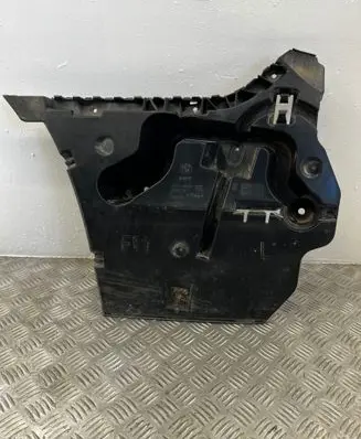 Rear bumper mounting bracket