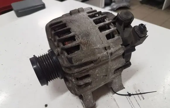 Volvo V40 Cross country Generator/alternator 30659390 112033441 TG15C186