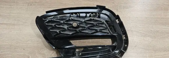 Chrysler Pacifica Front fog light trim/grill 6WF69TRMAC