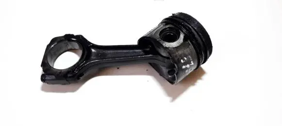 Volvo 440 Piston with connecting rod