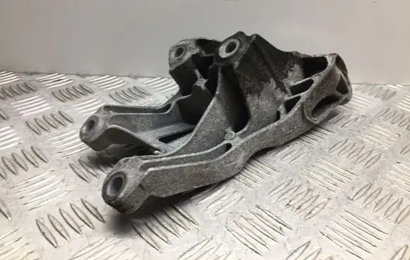 Audi A6 C7 Engine mounting bracket 8K0199307BE