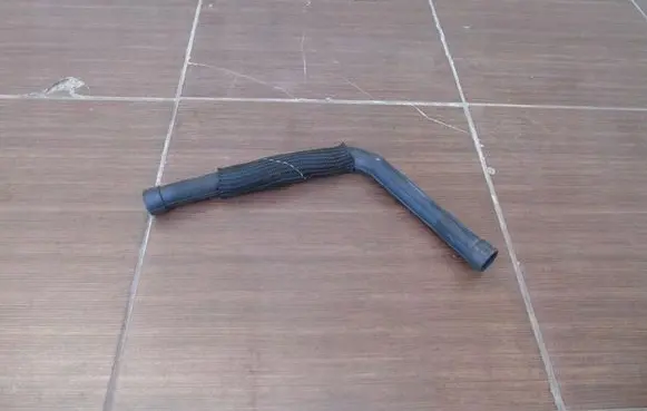 Mercedes-Benz Vito Viano W639 Breather hose/pipe a6510101082