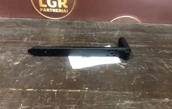 Headlight/headlamp mounting bracket