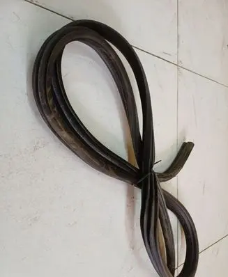 Rover 75 Rubber seal front coupe door 