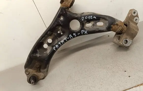Volkswagen PASSAT B7 Front lower control arm/wishbone