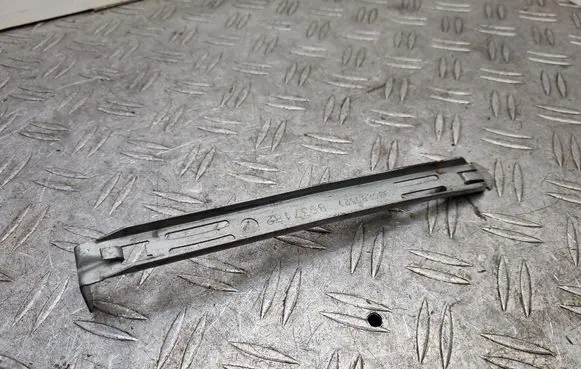 Volvo XC90 Headlight/headlamp mounting bracket 8637182