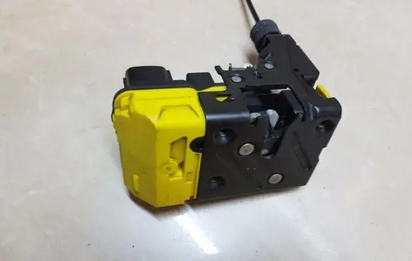 Volvo S60 Front door lock