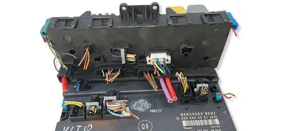 Mercedes-Benz Vito Viano W639 SAM control unit 6395450301 ZGS004 356165