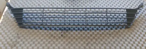 Toyota Auris E180 Front bumper lower grill 5311202690