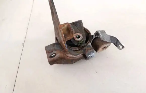 Toyota Corolla E120 E130 Engine mount bracket