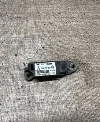 Mercedes-Benz CLK A209 C209 Airbag deployment crash/impact sensor A0018204426 004128 00030132718